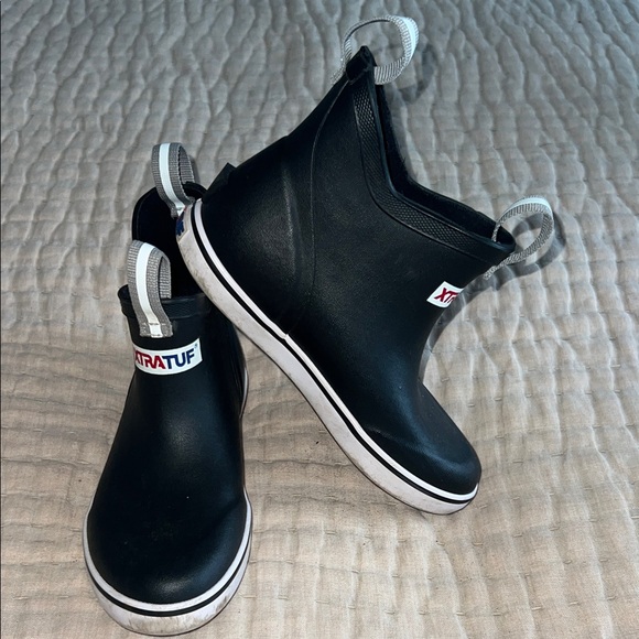 XTRATUF Black Ankle Deck Boot Kids Rainboot | 1Y - Picture 1 of 8